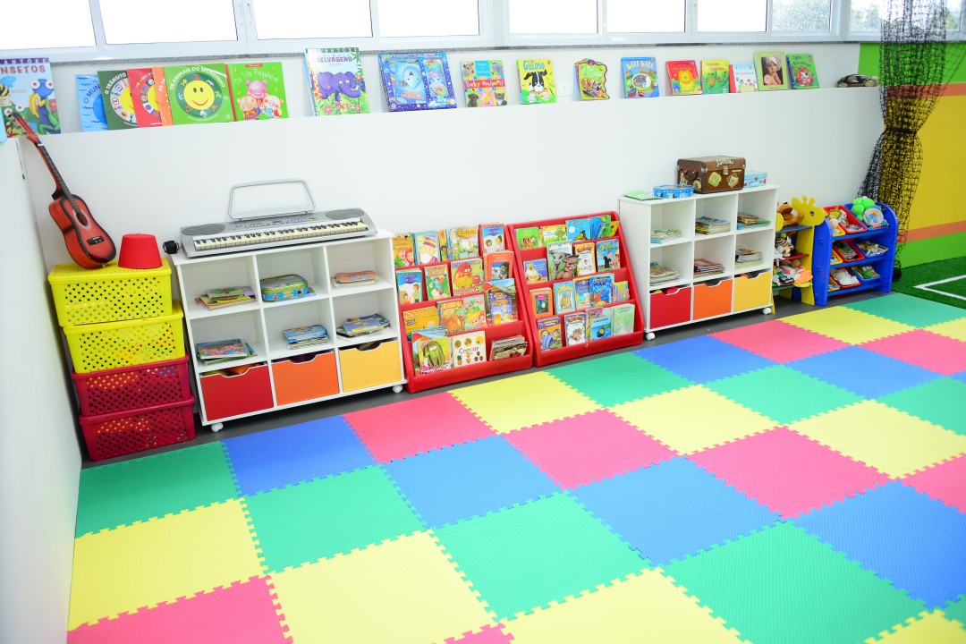 Biblioteca e cantinho da leitura